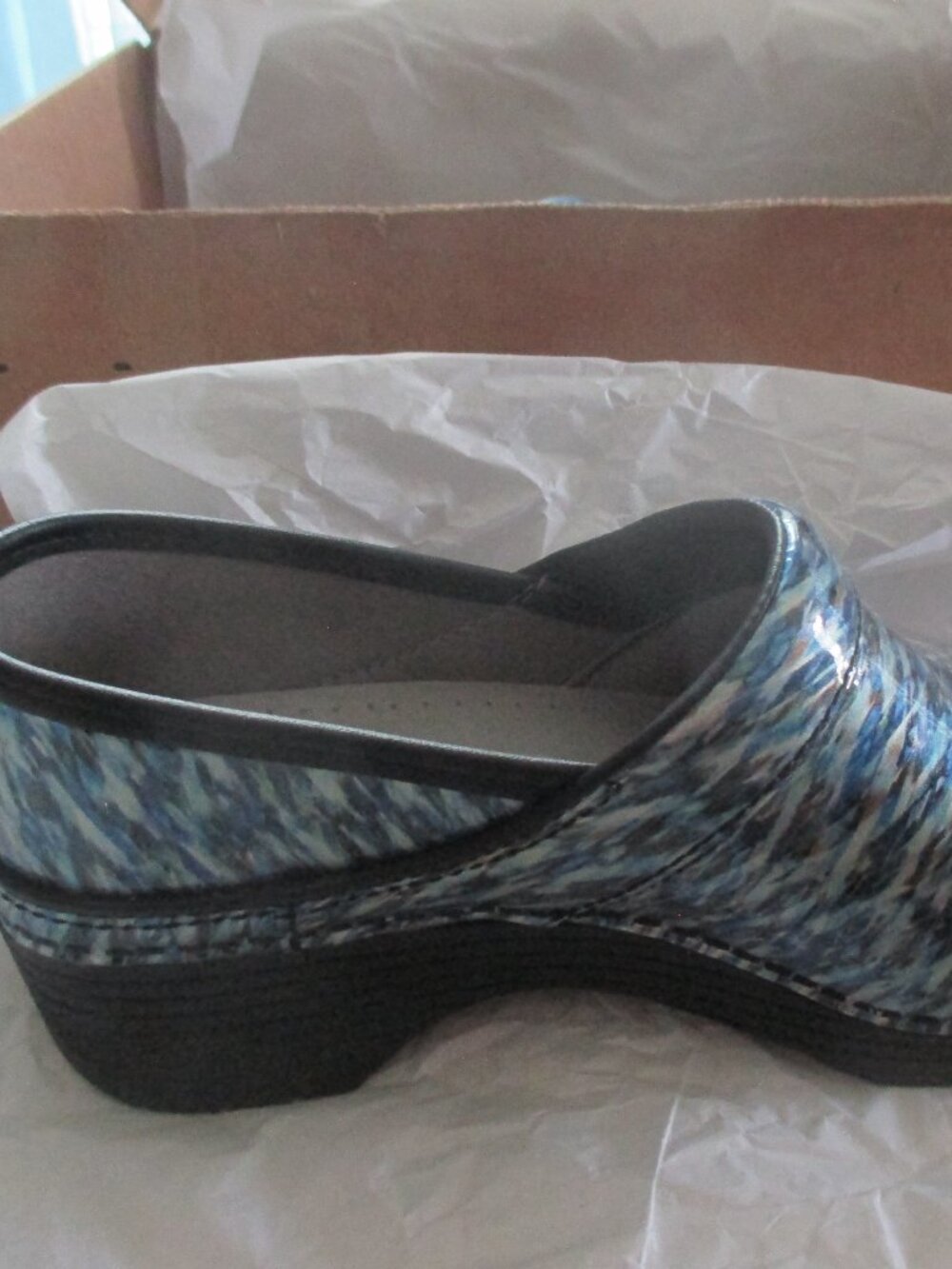Dansko XP 2.0 Clogs - Lightweight Slip-Resistant Footwear for Comfort and Suppor